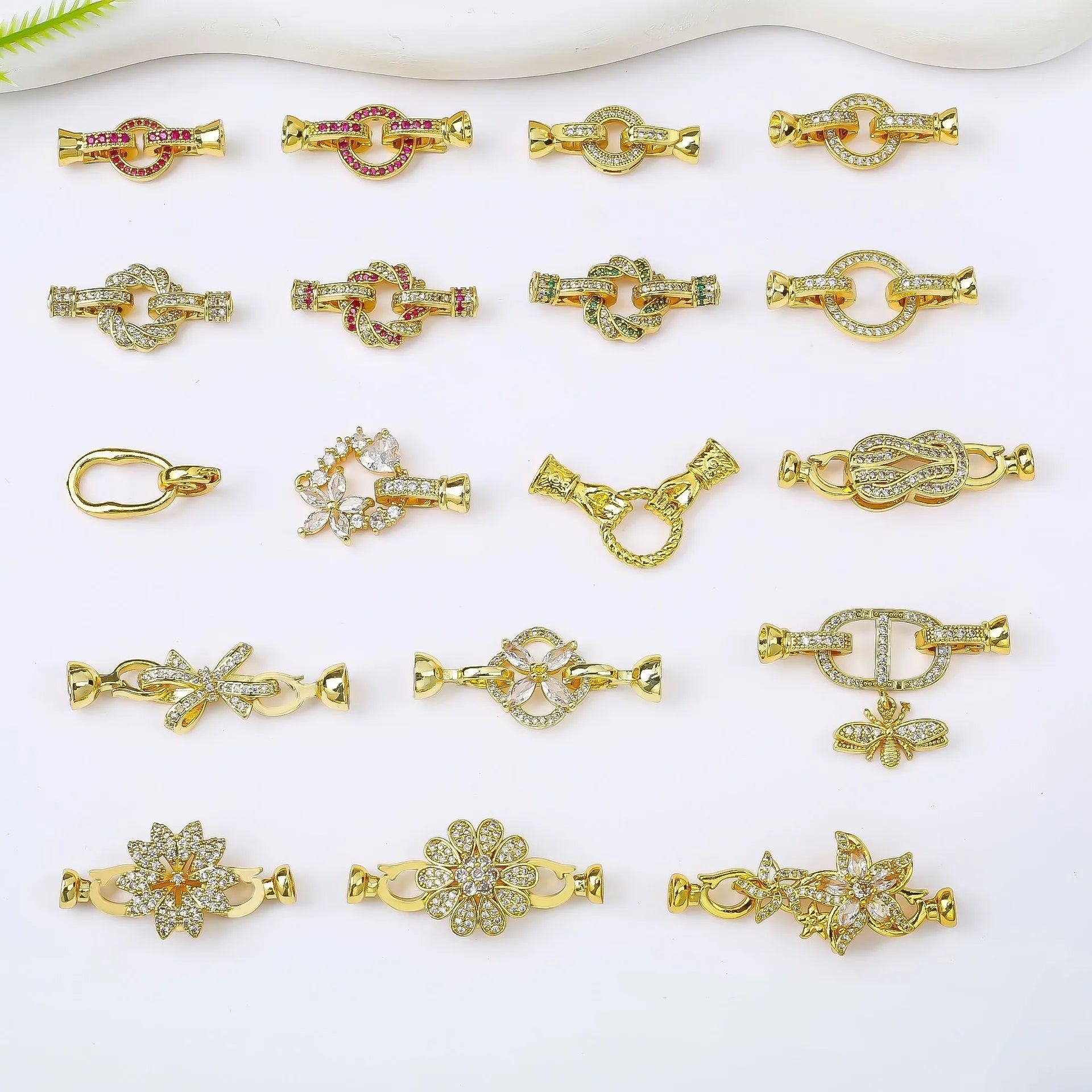 Small gold-plated necklace clasp for DIY jewellery making