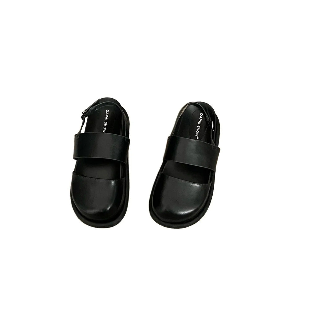 Retro sandals with adjustable ankle strap buckle in microfiber material, closed toe design