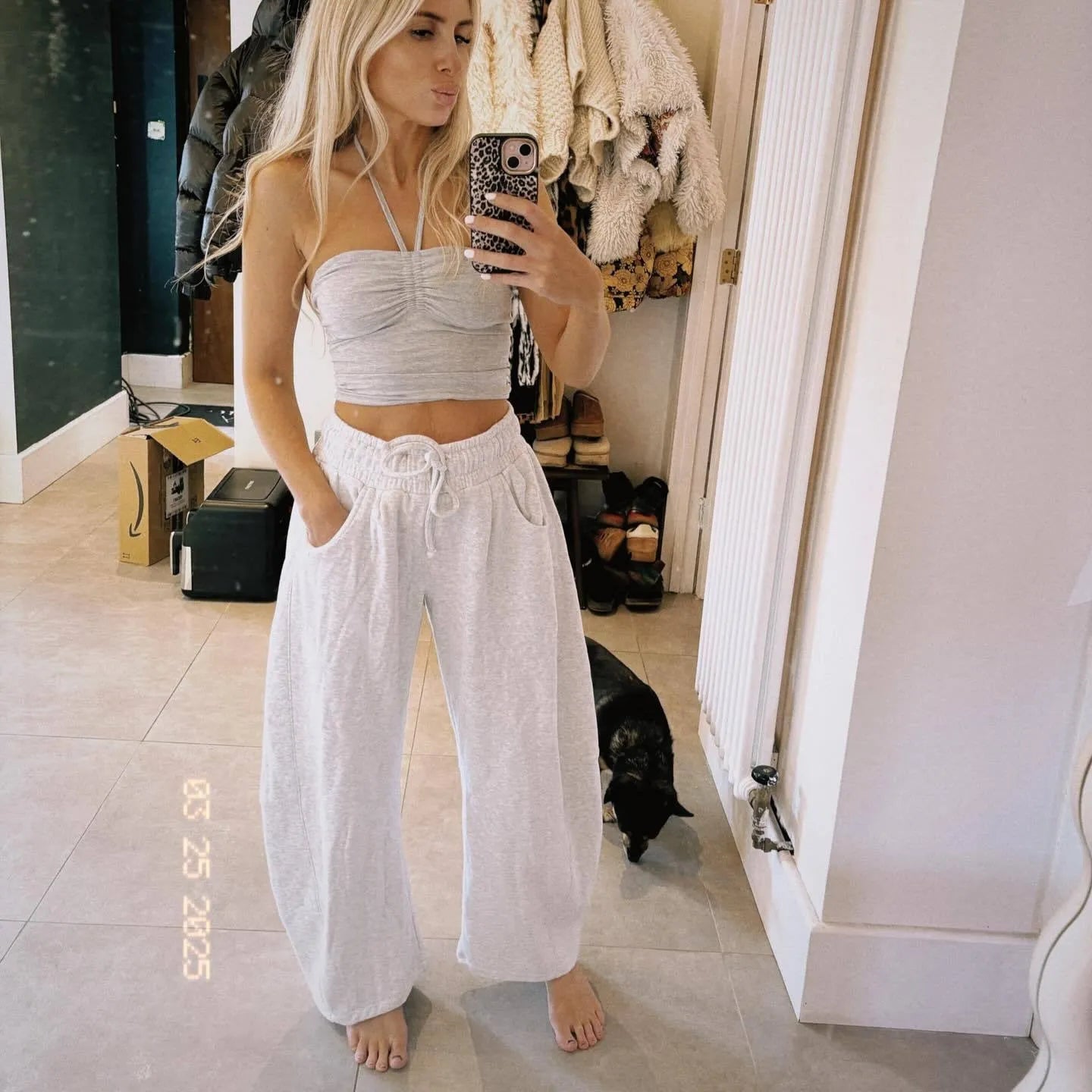 Women's loose cropped sweatpants with elastic waist and drawstring pockets in street fashion style