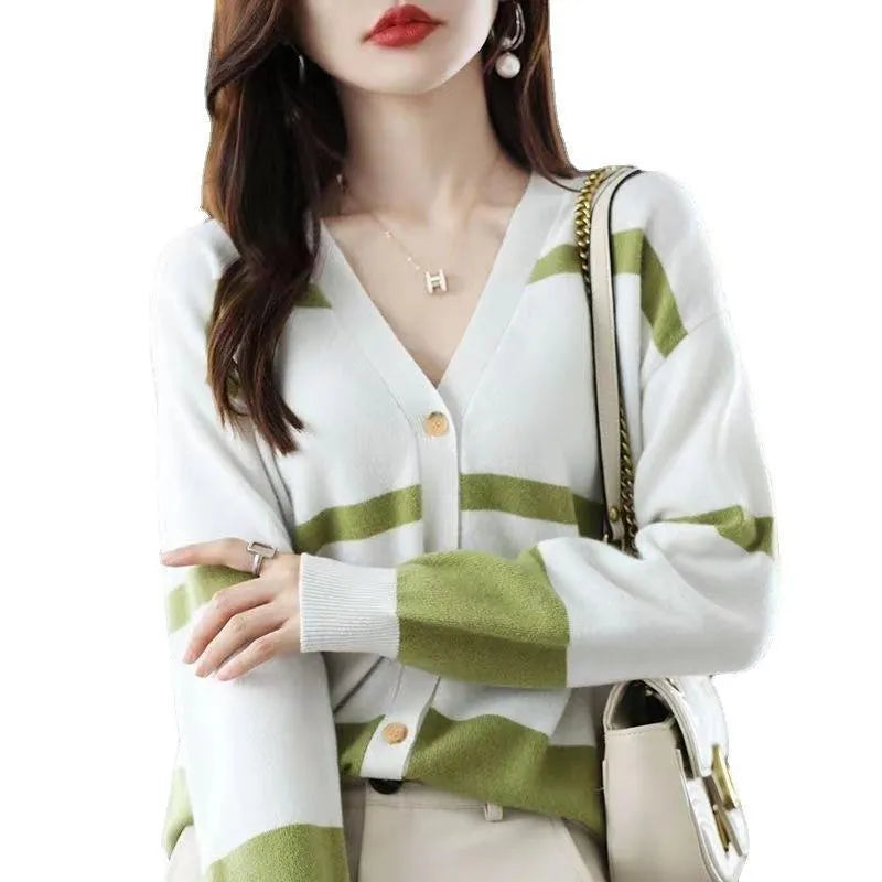 Women's 3D striped knitted cardigan with V-neck design in slim fit free size