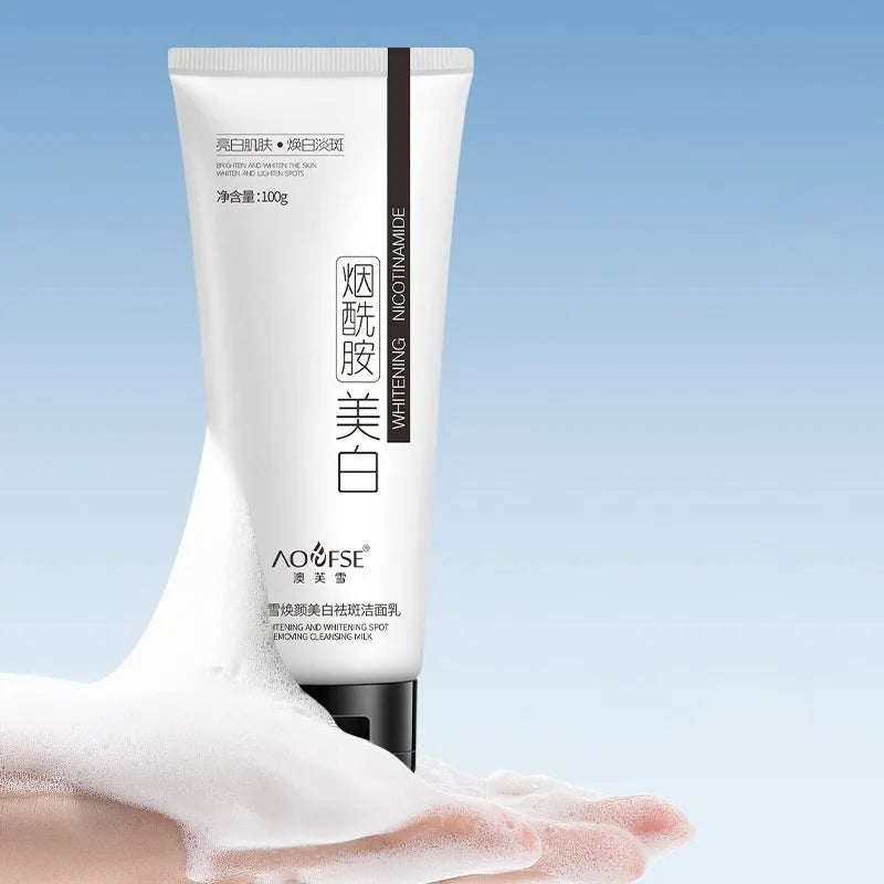 White 100ml whitening and freckle removing facial cleanser bottle for pore cleansing
