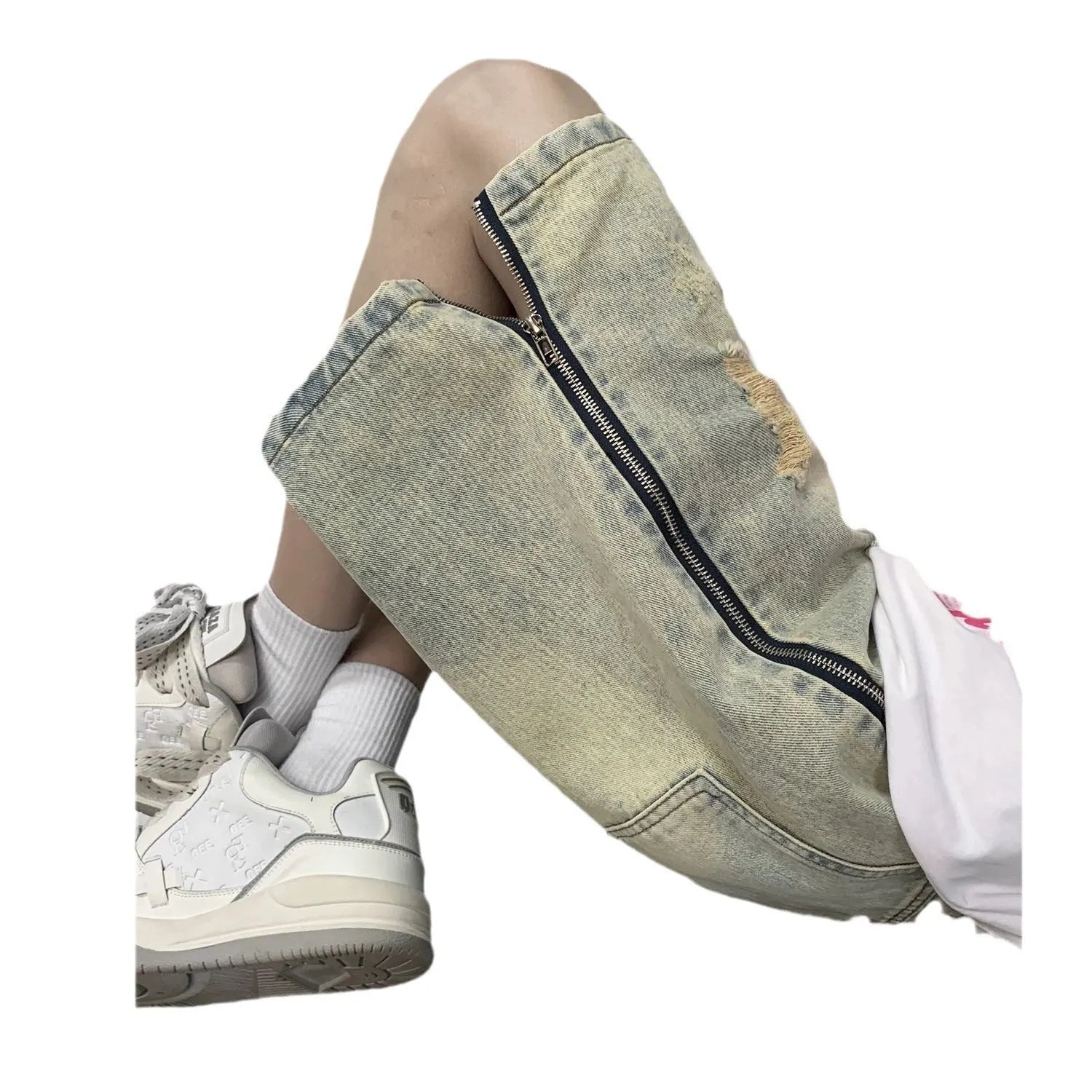 Retro blue denim shorts with five pockets and straight leg opening
