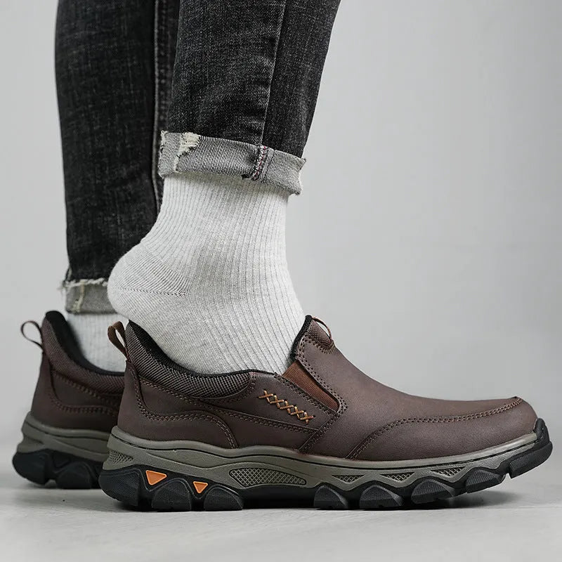 Men's casual leather shoes with round toe and flat heel in black, brown or grey colours