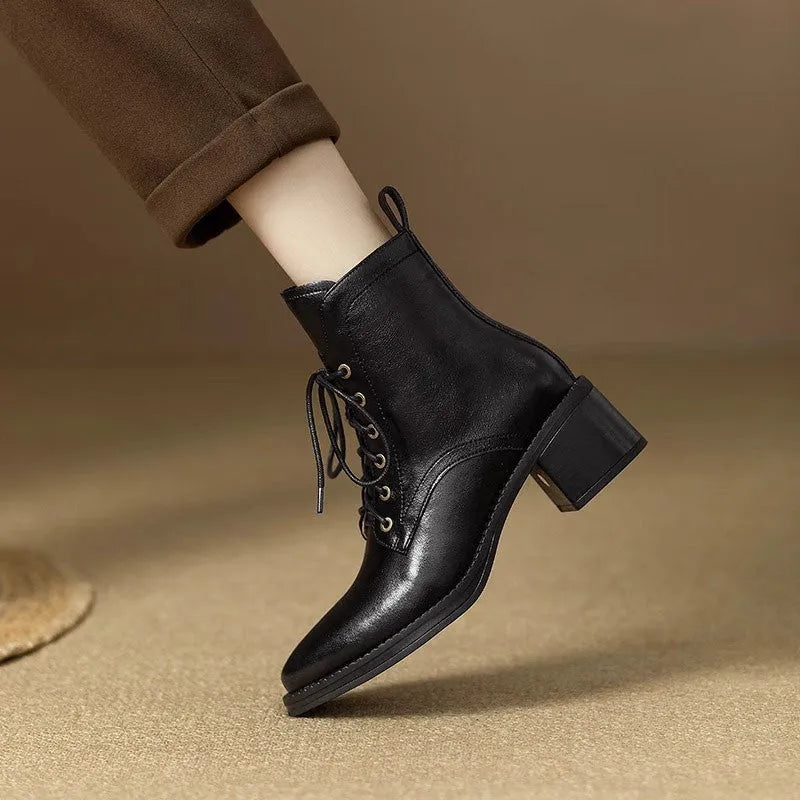 Women's black pointed toe short tube boots with 5.5cm heel and 13cm shaft
