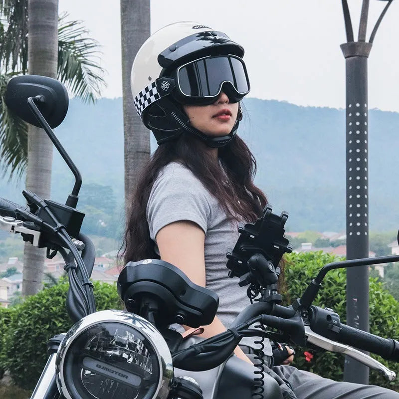 Retro style motorcycle helmet in ABS construction available in multiple colours and sizes