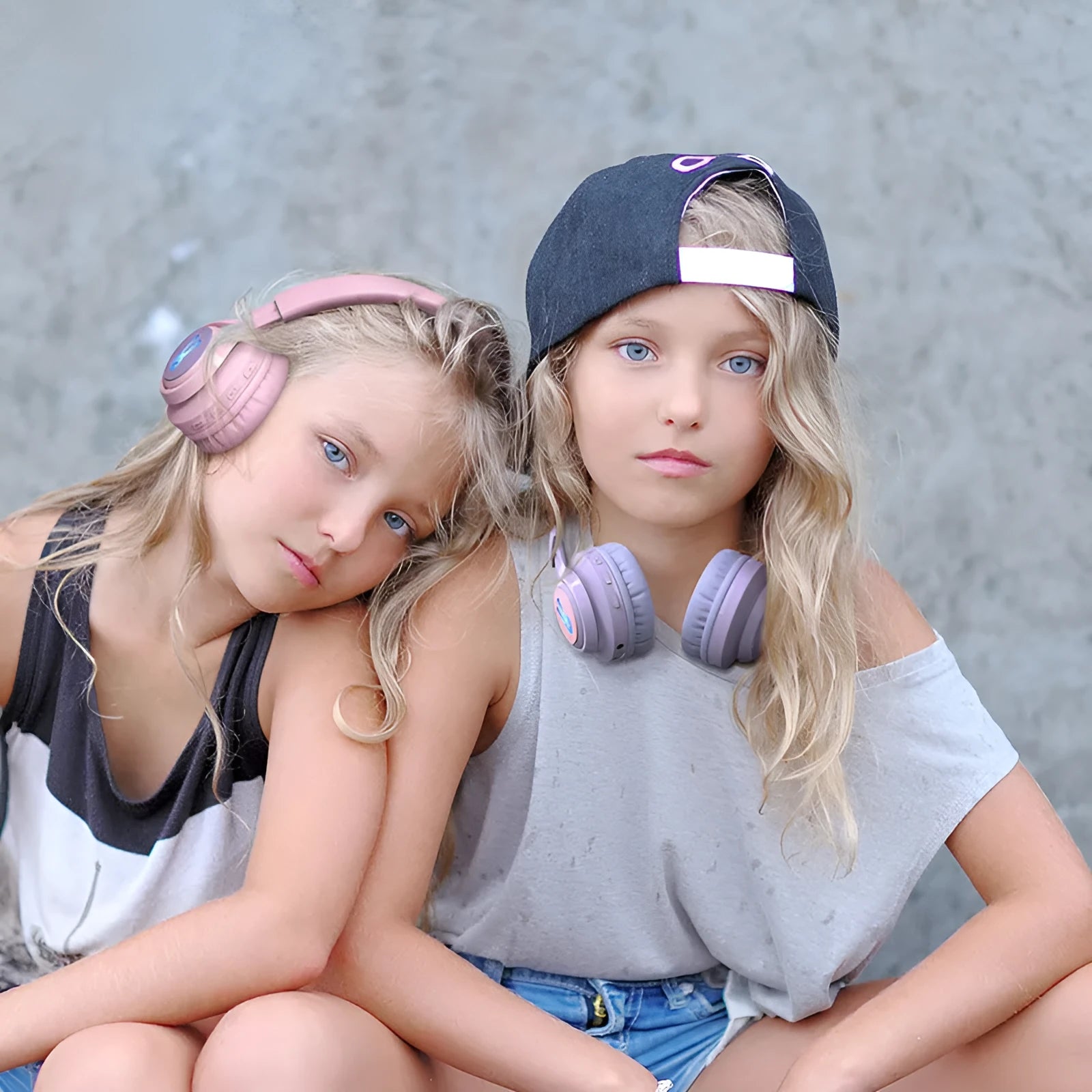 Wireless children's headphones with RGB lighting in bunny pink colour