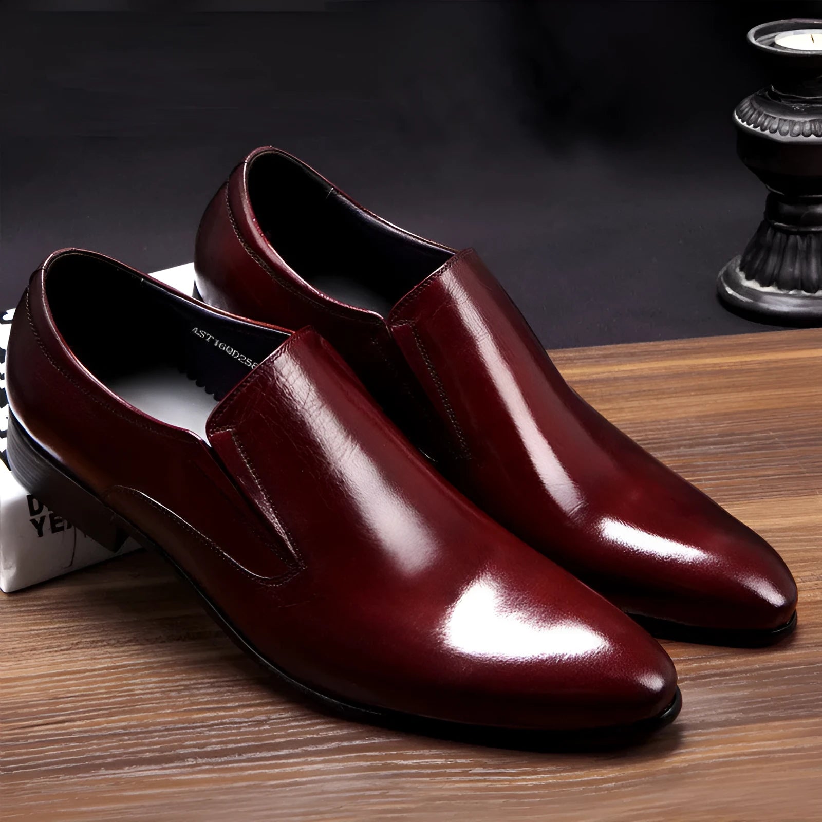 British pointed Oxford men's formal leather shoes with black colour, low-top design, and rubber sole