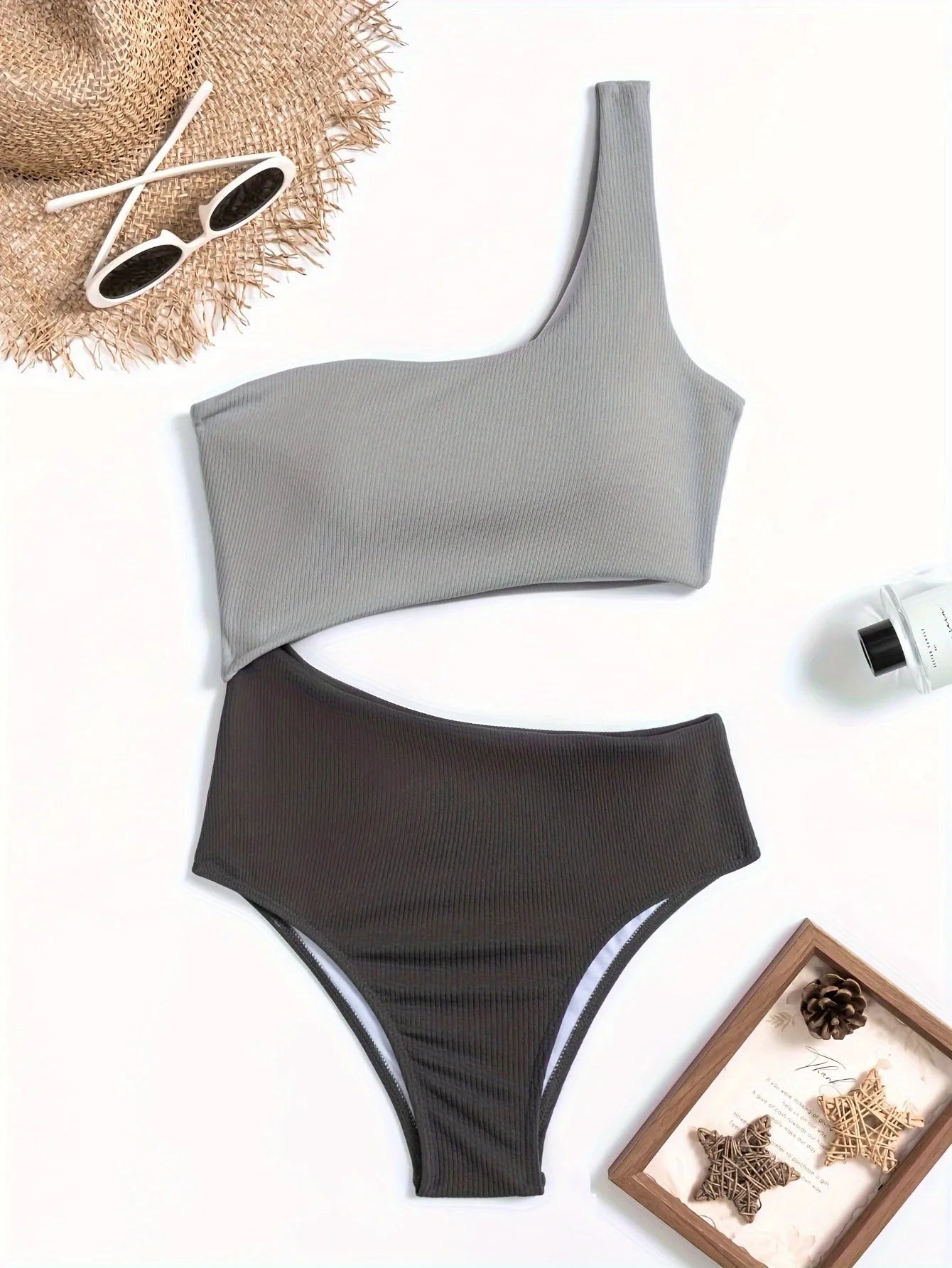 Women's solid colour one-shoulder one-piece swimsuit in polyester fabric