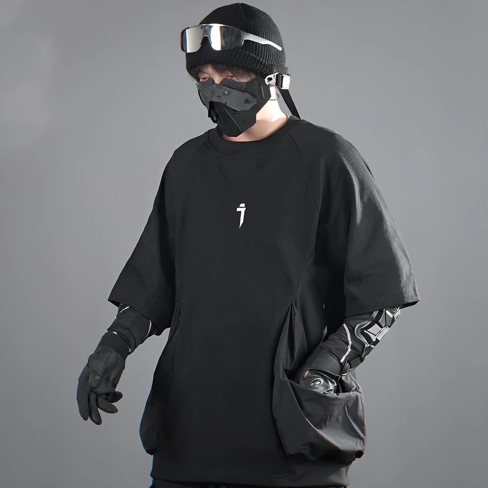 Men's loose grey cotton T-shirt with big pockets and round neck