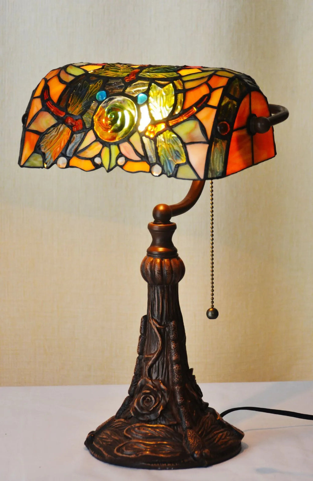 10-inch Tiffany stained glass table lamp with coloured shade on resin base for desk lighting