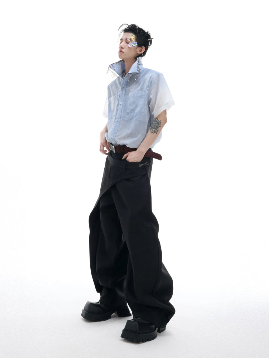 Man's blue and white gradient loose-fit short sleeve casual shirt