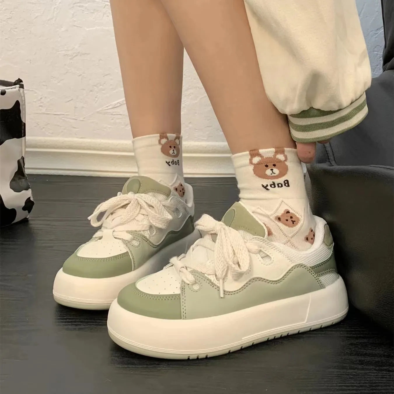 Green women's casual shoes with PU mesh upper, round toe, and flat non-slip sole.