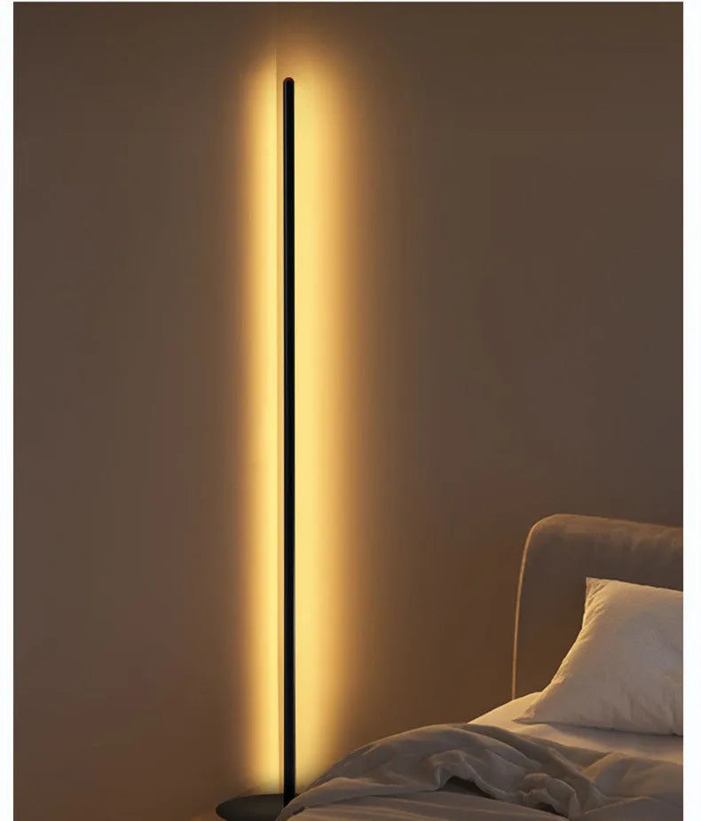 Aluminium alloy vertical floor lamp in modern simple style with USB plug-in power supply