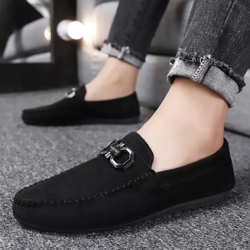 Men's casual shoes in black or grey with suede upper and rubber sole